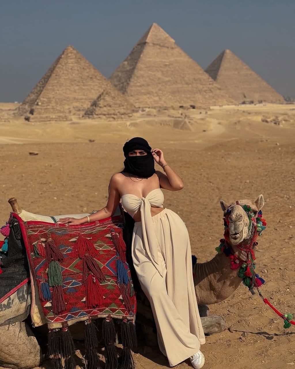 A magical horse or camel tour between the pyramids and the Sphinx